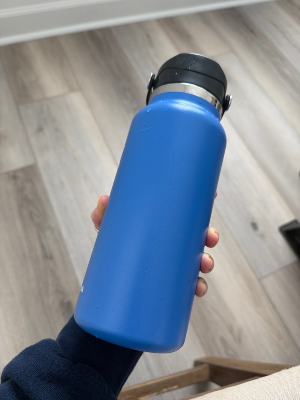 Hydro Flask Bright Blue Insulated Water Bottle with Carry straw lid - Picture 5 of 5